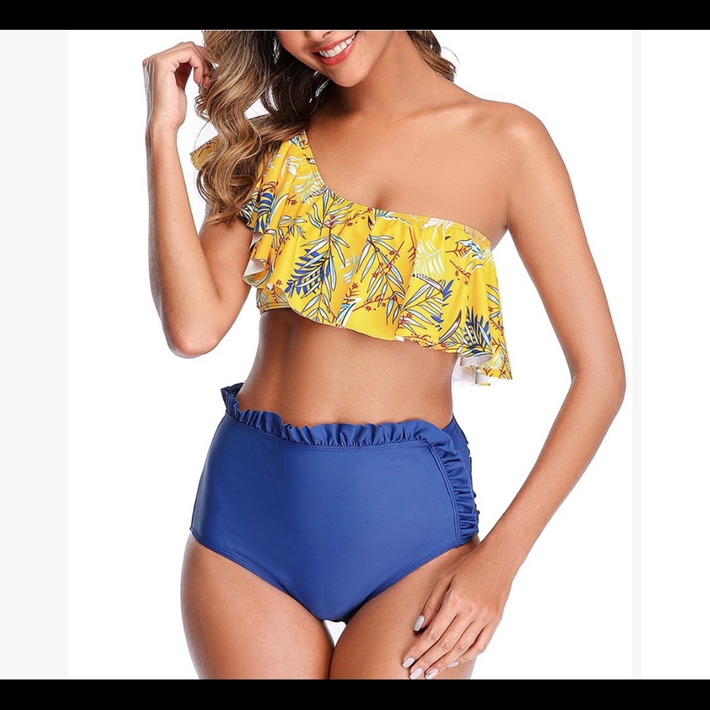 NWT Floral Ruffle Bikini